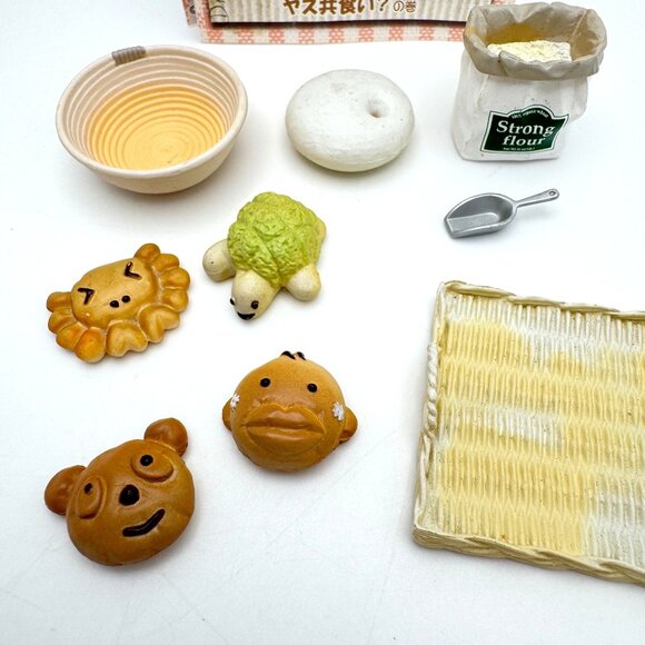 Re-Ment Lets Cooking Dessert Kitchen 2006 Set 01 Miniature Tray Bread Figures - Picture 2 of 9